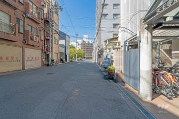 敷地北側の前面道路（東側から）