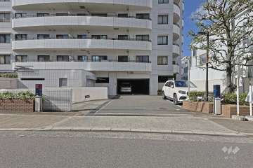 駐車場の出入り口（リングシャッター付き）