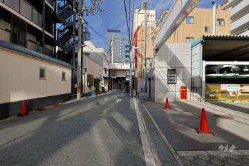 敷地南側の前面道路（東側から）