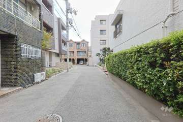 敷地東側の前面道路