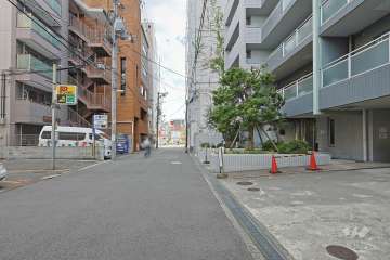 敷地東側の前面道路