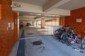 駐車場の出入り口（リングシャッター付き）