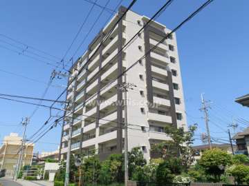 ロイヤルアーク茨木ラヴィータの外観（南東側から）