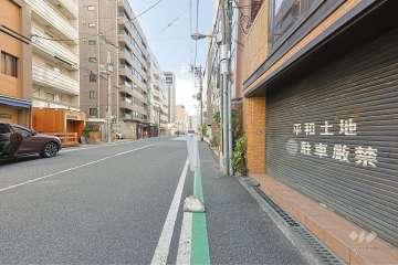 敷地の東側前面道路（北側から）