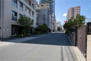 敷地東側の前面道路