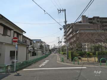 敷地東側の前面道路