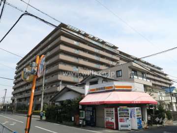 ローレルコート茨木桜通りの外観（南西側から）