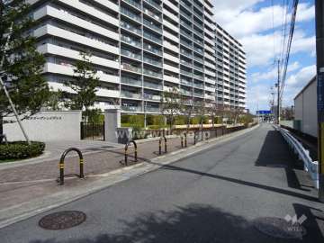 茨木ガーデンレジデンスの南側前面道路