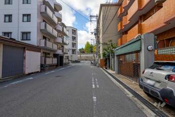 敷地南側の前面道路