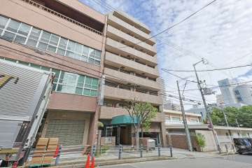 リーガル上本町の外観（南西側から）