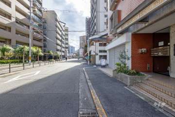 敷地の東側前面道路（北側から）