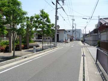敷地の西側前面道路