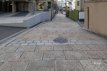 敷地北側の前面道路　