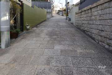 敷地北側の前面道路