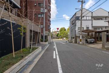 敷地北側の前面道路