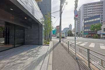 敷地の西側前面道路（北側から）