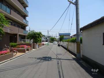 敷地の南側前面道路