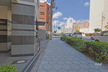 敷地の北側前面道路（東側から）