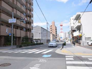 敷地北側の前面道路