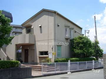 敷地入口にある管理棟