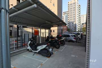 バイク置場（屋根付き）