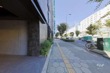 敷地の北側前面道路（東側から）