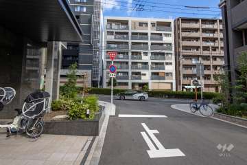 敷地北東側の前面道路