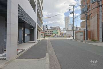 敷地西側の前面道路　
