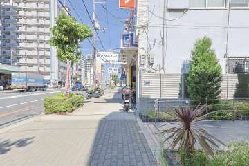 敷地西側の前面道路　