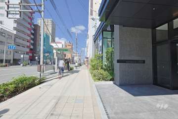 敷地西側の前面道路