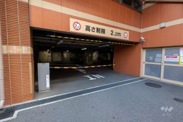 駐車場の出入り口（ロボットゲート付き）