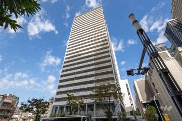 ローレルコート難波の外観（南東側から）