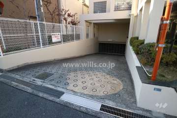 駐車場へのアプローチ