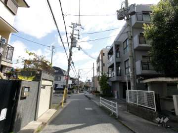 敷地北側の前面道路