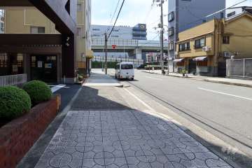 敷地北側の前面道路（東側から）