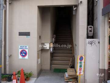 住戸入口（共用ポスト）