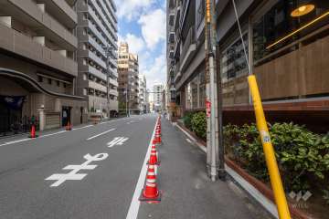 敷地西側の前面道路
