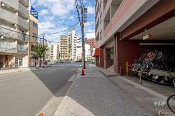敷地北側の前面道路