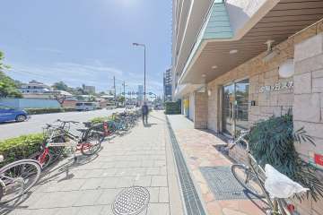 敷地東側の前面道路