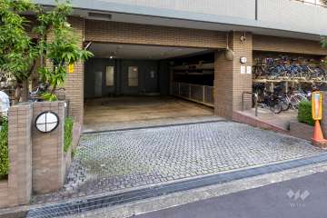 駐車場の出入り口