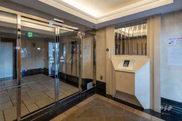 エントランスはオートロック付きです。　