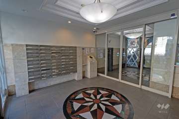 エントランスはオートロック付きです。