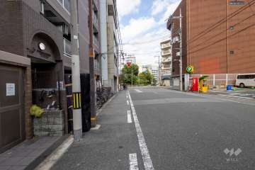 敷地の東側前面道路（南側から）
