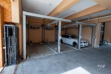 敷地内駐車場（屋内機械式）
