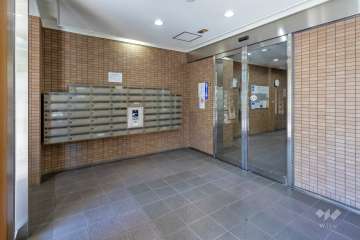 エントランスはオートロック付きです。