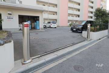 駐車場の出入り口（ロボットゲート付き）