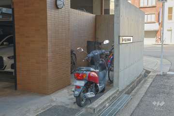 駐輪場とバイク置場
