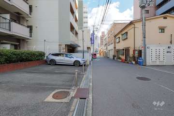 敷地南側の前面道路