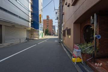敷地北側の前面道路（西側から）