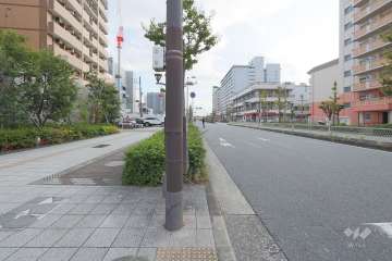 敷地西側の前面道路　